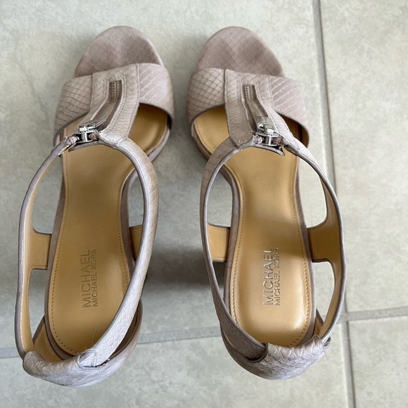 Michael Kors gray women’s heeled sandals size 7.5 platform - Picture 8 of 8